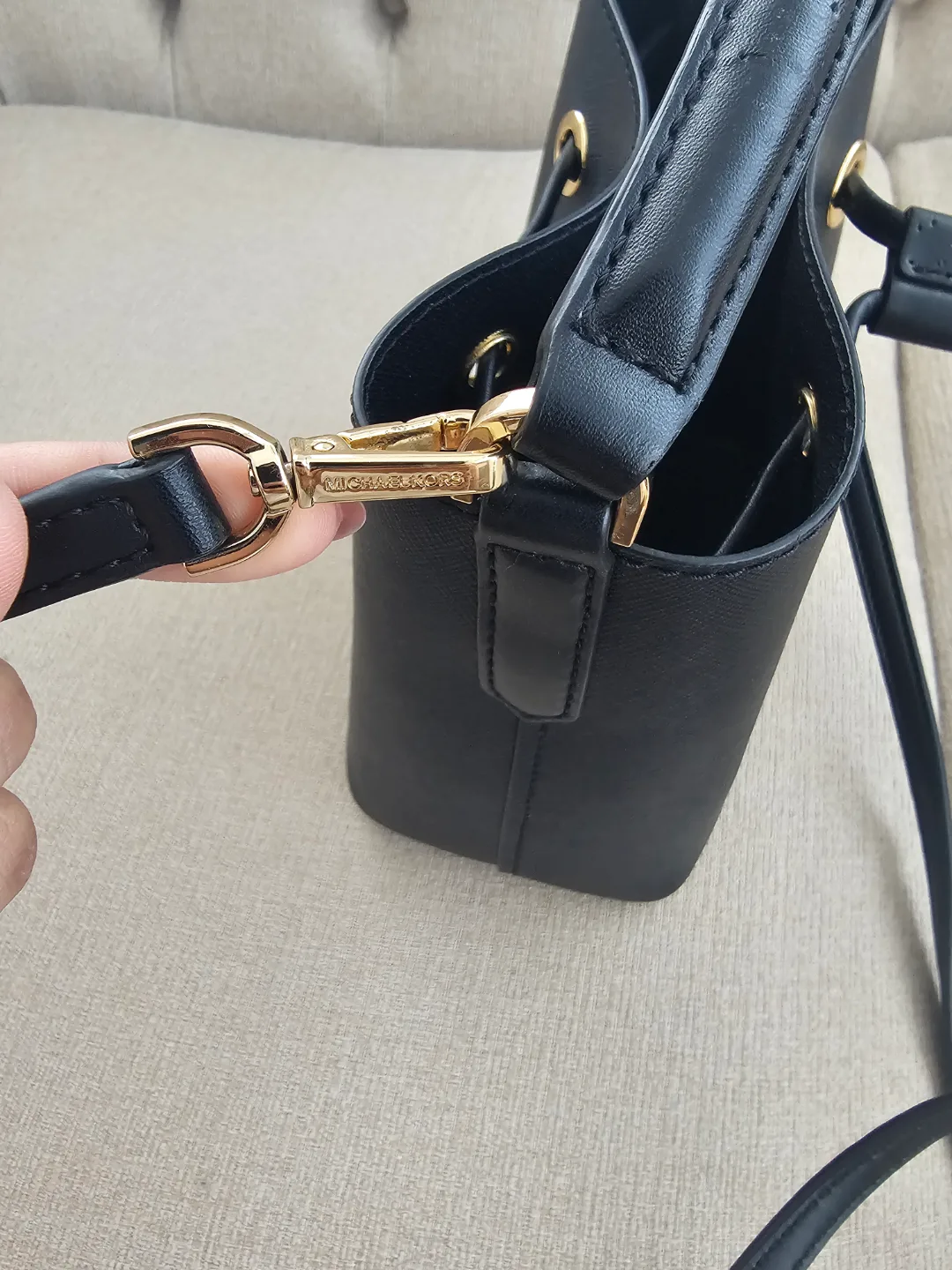 Authentic Michael Kors Black Leather Bucket Bag image indicator(4)