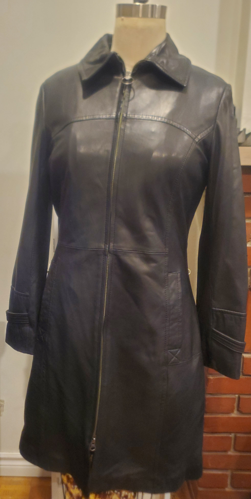 Danier leather Jacket Size Small - photo 2