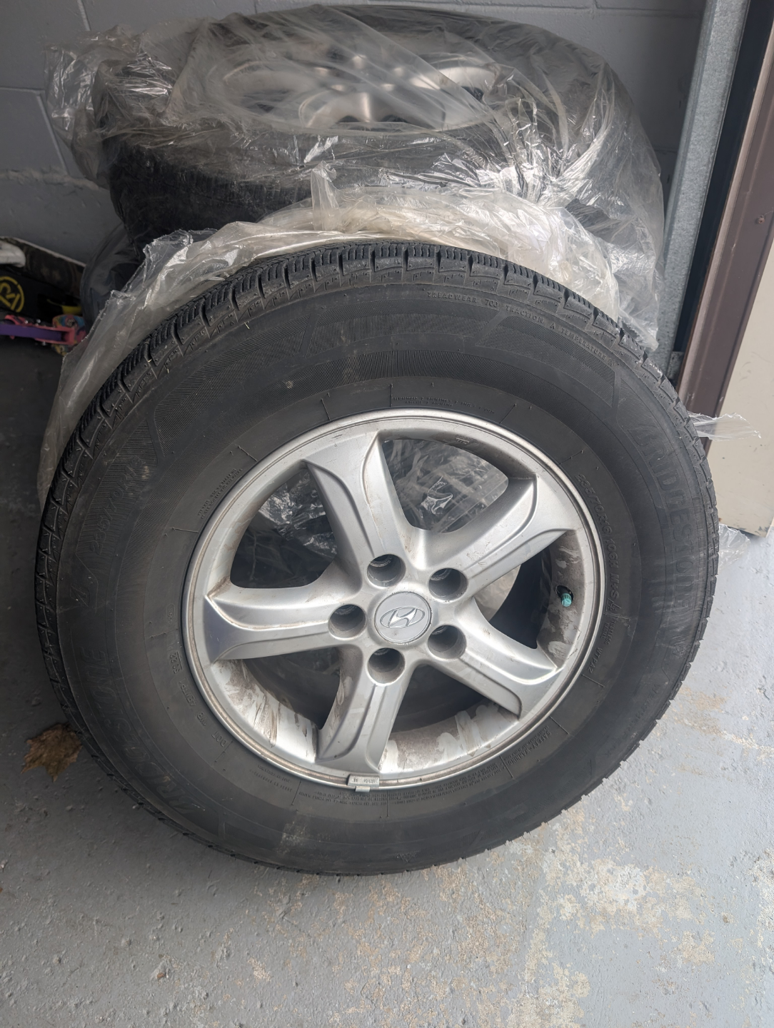 Bridgestone Blizzak WS80 Winter Tires on Hyundai Alloy Rims - photo 4