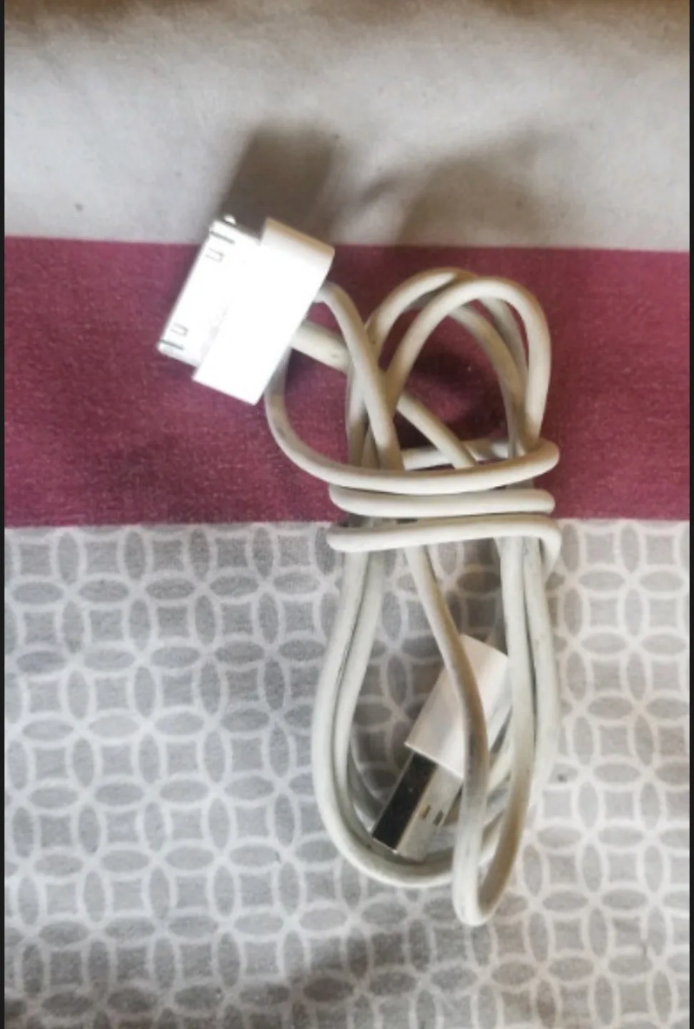 30 pin Apple iPod Data cable thumbnail