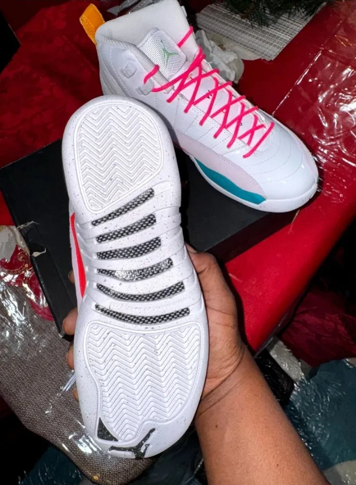 Jordan 12 vapor green white size 6.5y image indicator(5)