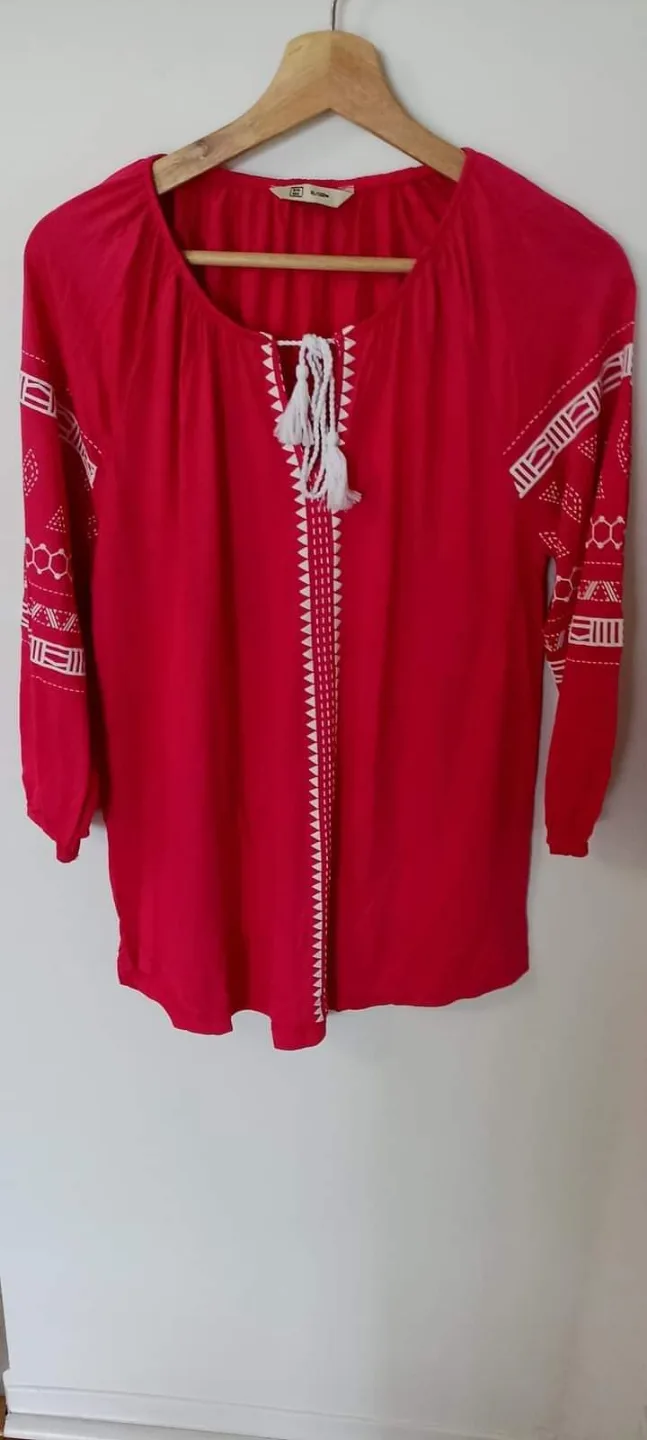 BRAND NEW Women's summer/Spring Tops 💚 image indicator(9)