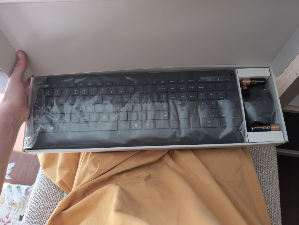 Microsoft Wireless Desktop 900 Keyboard and Mouse Set - photo 2