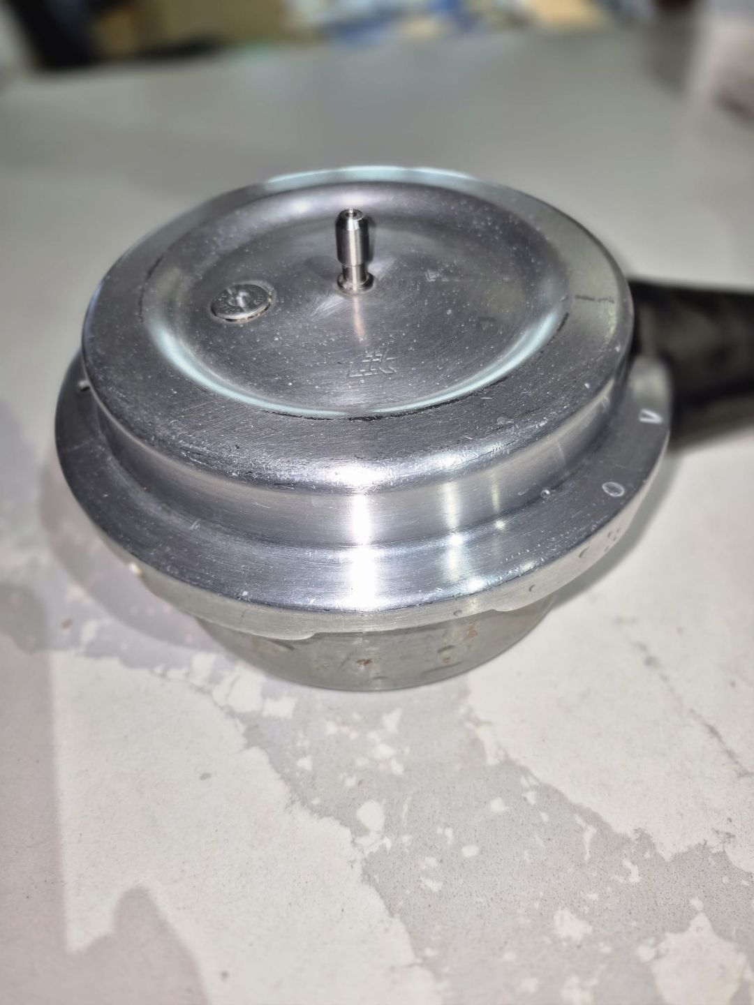 MOVING SALE! Prestige Pressure Cooker 1L - photo 2