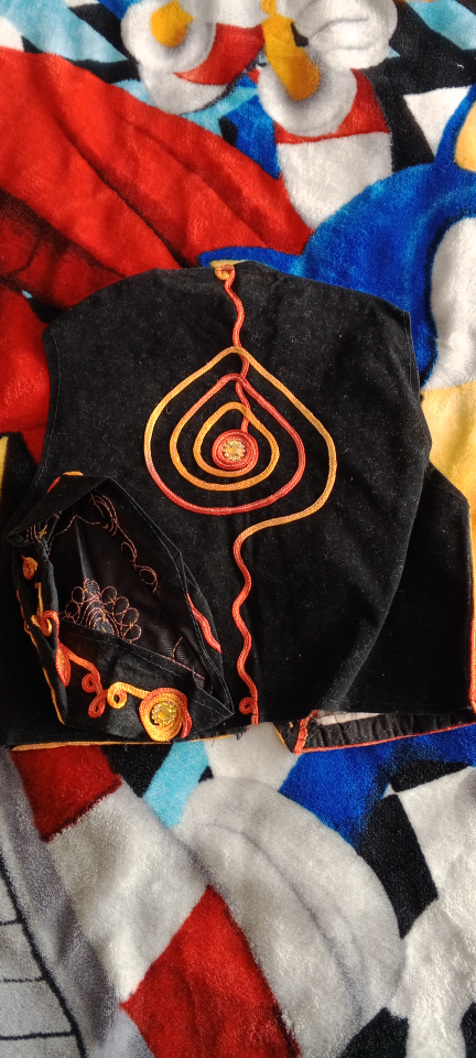 Embroidered Black Vest with Matching Hat - photo 2