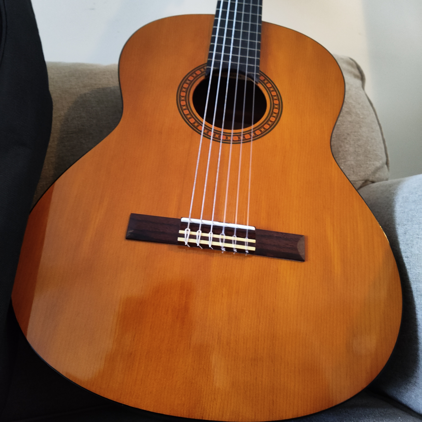 Yamaha Junior Classical Guitar with Gig Bag - photo 2