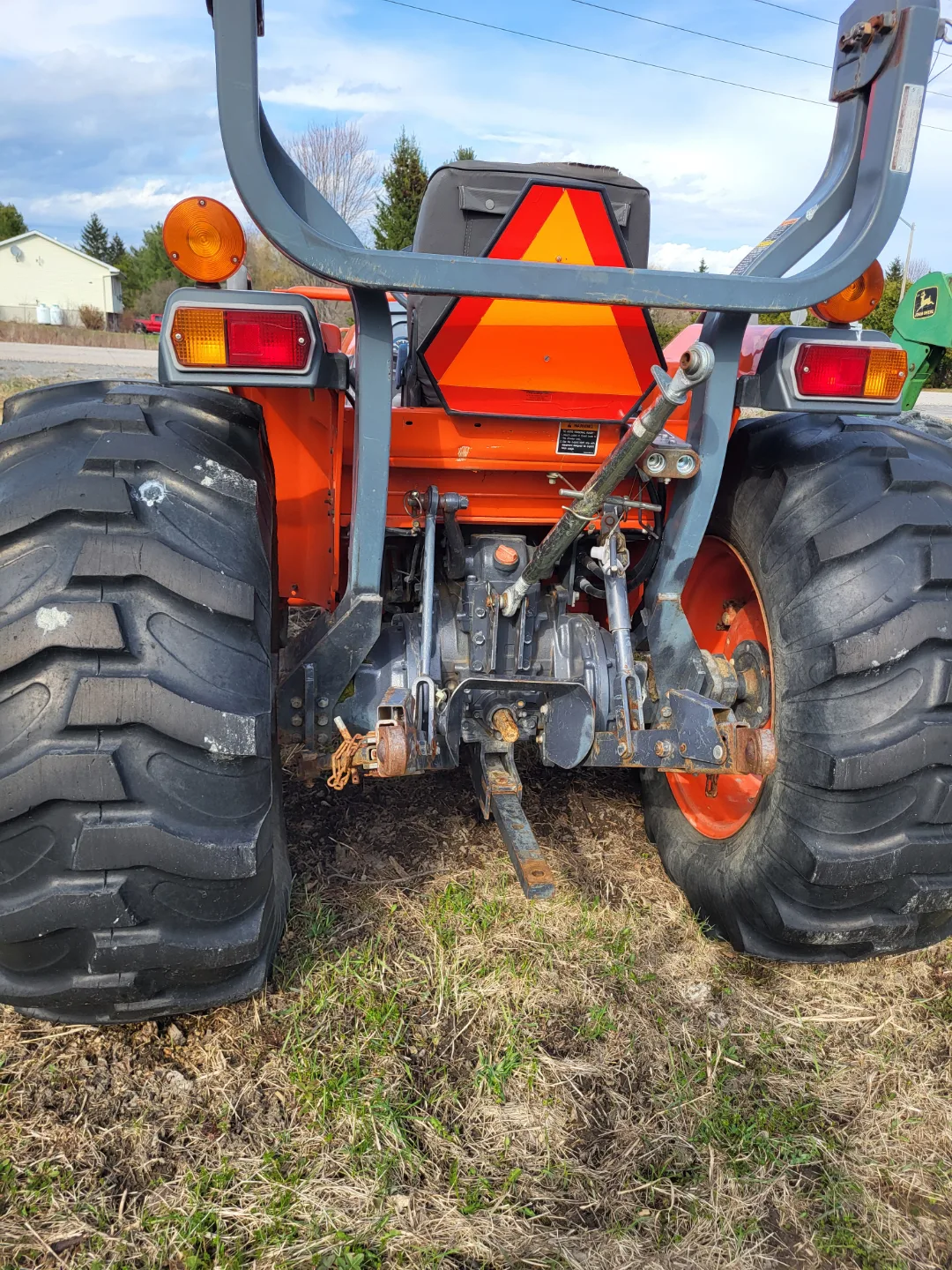 Kubota L3710 Tractor Hydrostatic 4WD with Loader image indicator(8)
