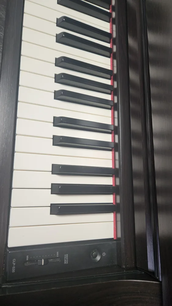 Yamaha CLP-535 Digital Piano with Bench image indicator(4)