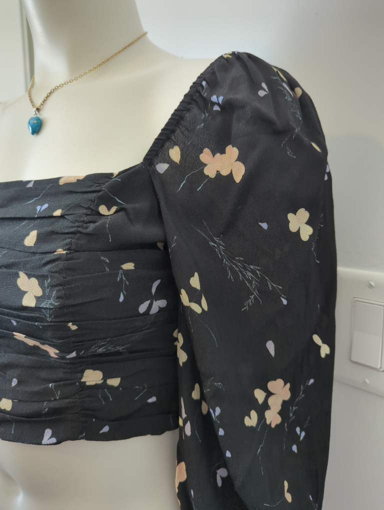 Wilfred Black Floral Puff Sleeve Crop Top - Size Small - photo 2