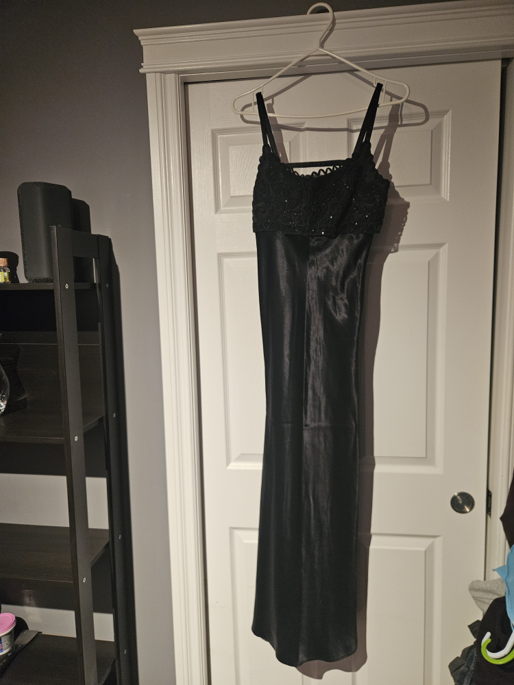 Stunning Black Victoria Vinni Evening Gown