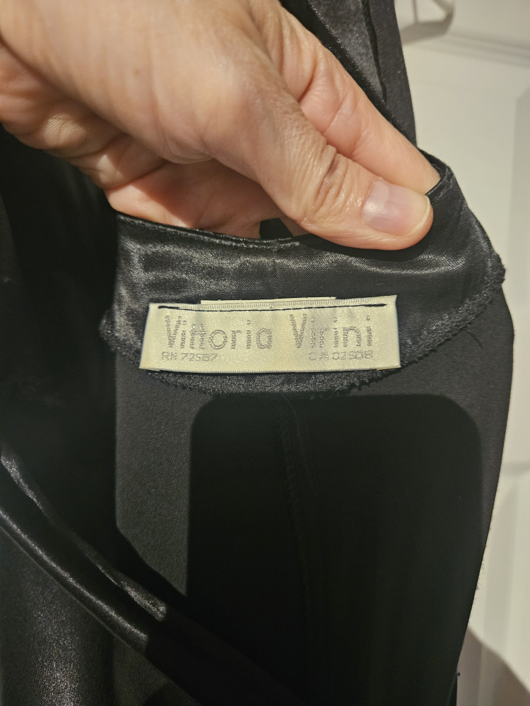 Stunning Black Victoria Vinni Evening Gown - photo 4