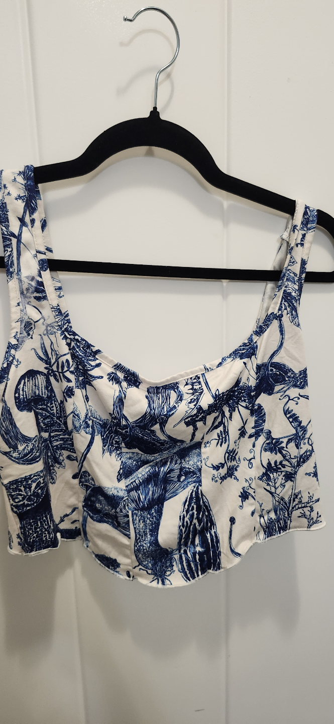 SHEIN Blue and White Mushroom Print Crop Top Size L/10