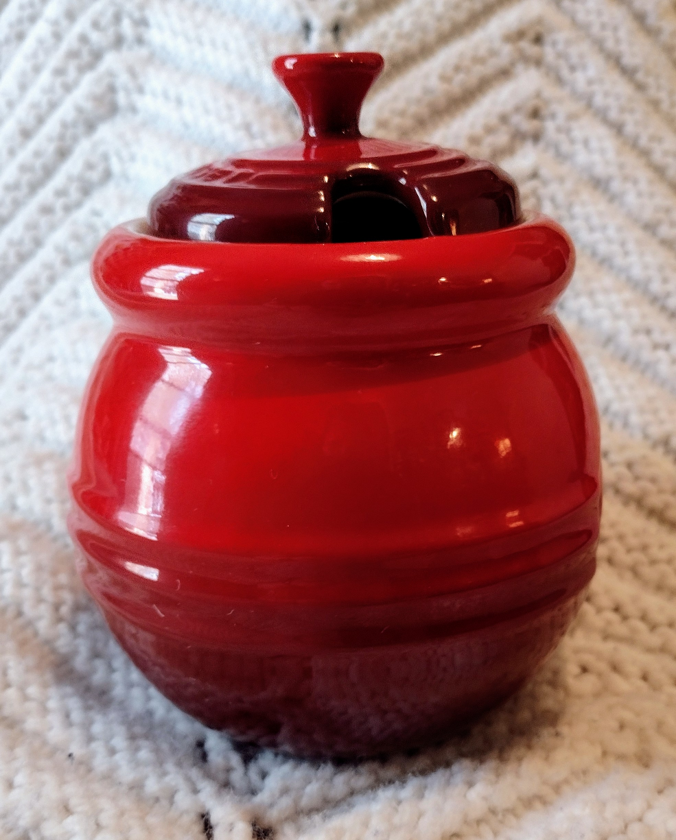 Le Creuset Stoneware Sauce Pot W/Lid Cerise Red Pig BBQ Ceramic - photo 2
