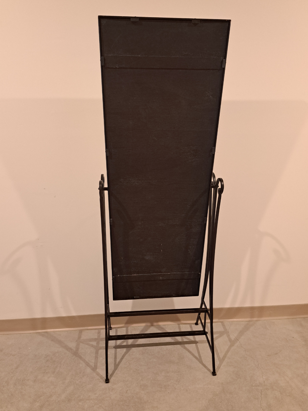 Metal standing mirror - photo 4