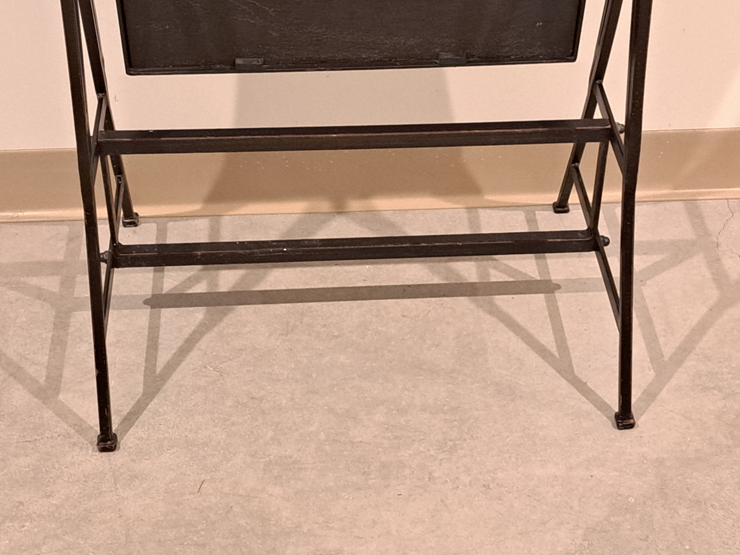 Metal standing mirror - photo 5
