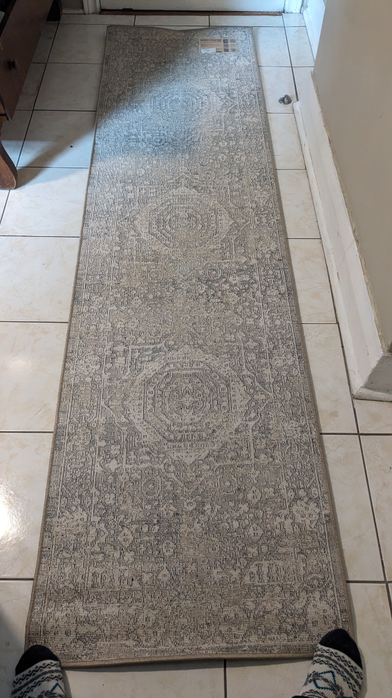 25.5" x 96" Runner Carpet / Rug *LIKE NEW* - photo 3
