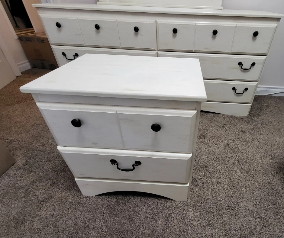 Off-White Bedroom Set: Dresser, Mirror & Nightstand - photo 4
