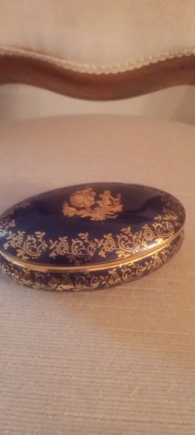 Vintage Limoges France trinket box thumbnail