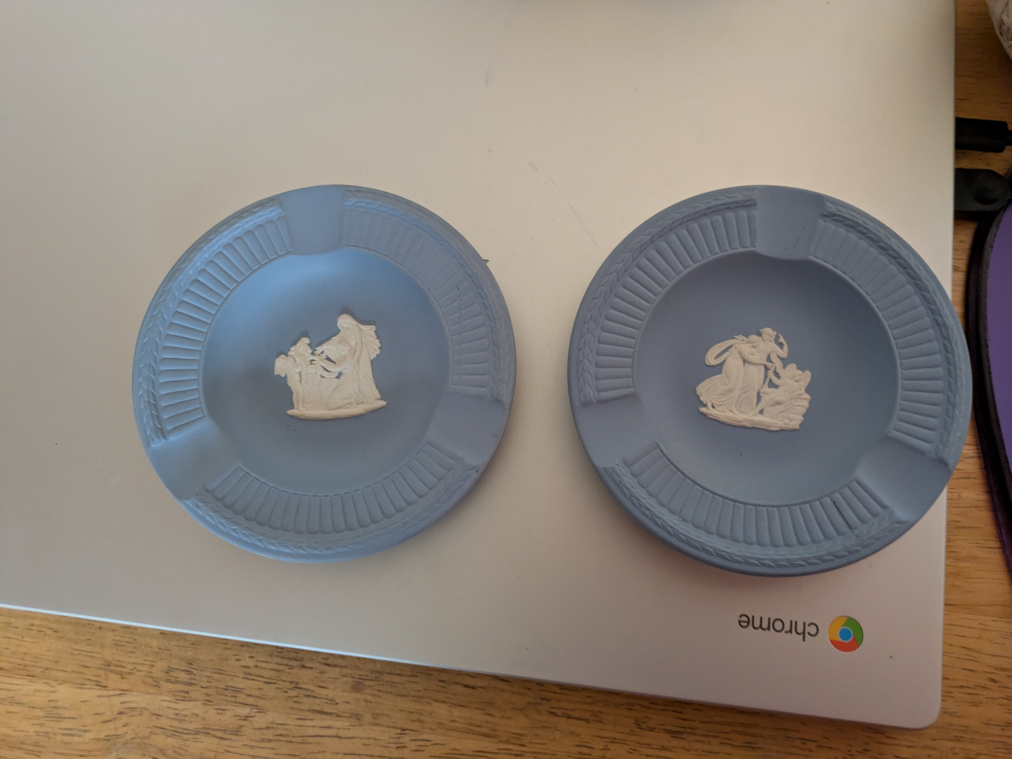 Pair of Wedgwood Blue Jasperware Ashtrays - photo 2