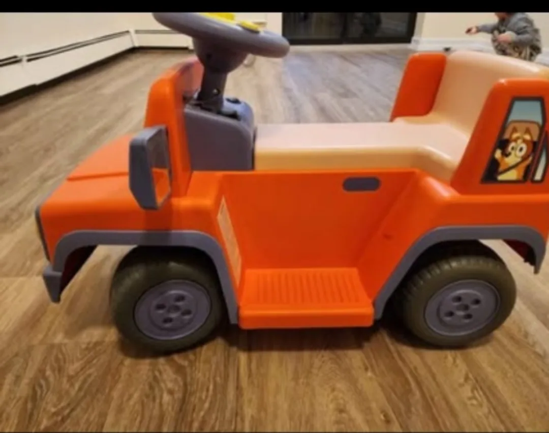 Bluey Ride-On Toy Car image indicator(6)