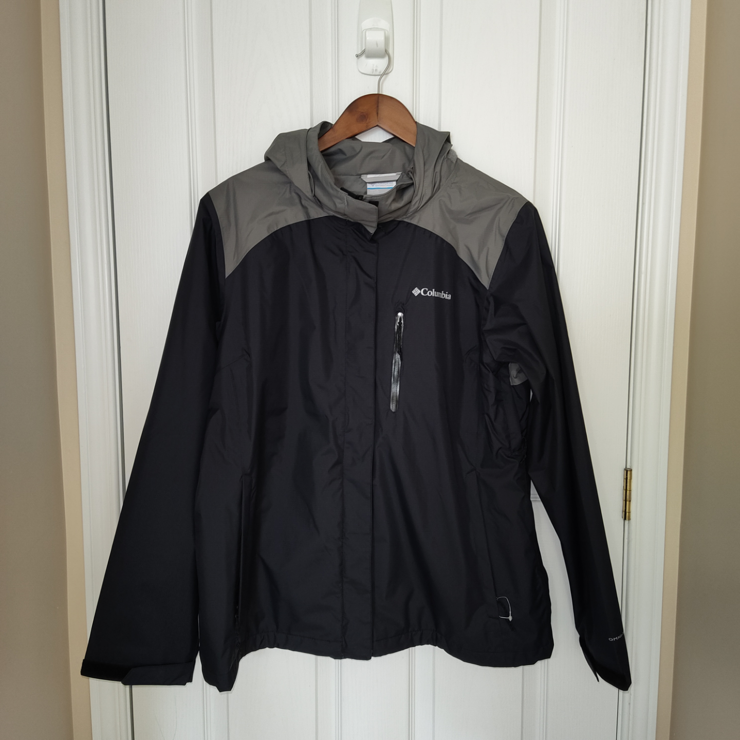 Columbia Sportswear Company Women's Rain Jacket - Size XL