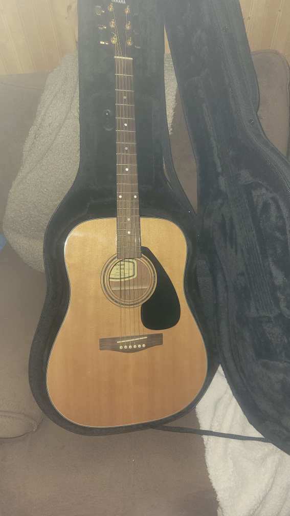 Yamaha Acoustic Guitar with Gig Bag - photo 2