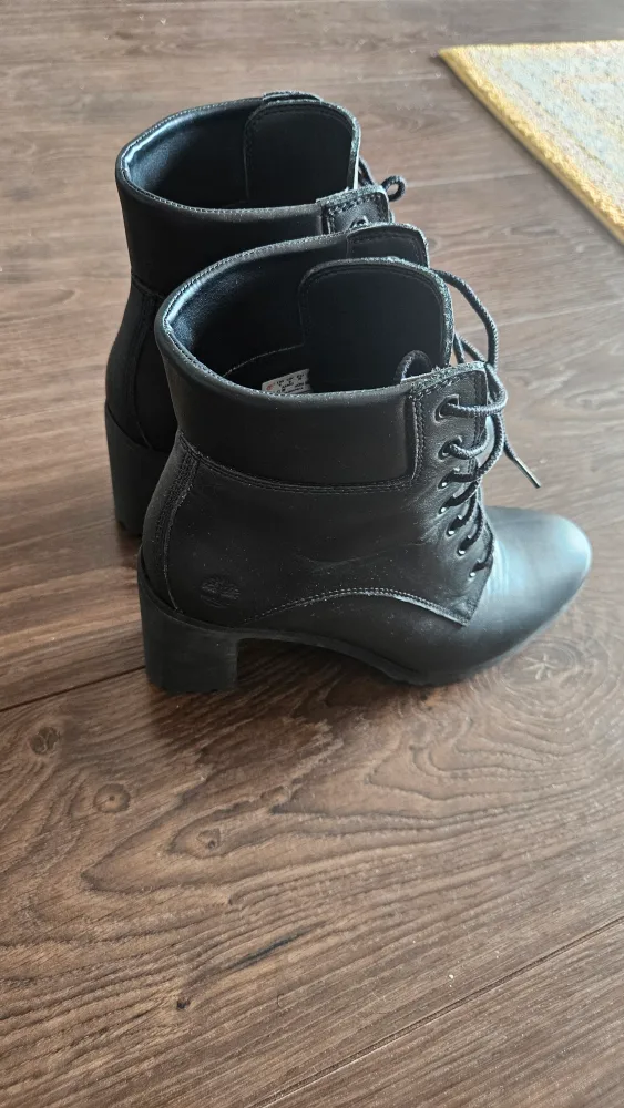 Timberland Women's Black Leather Boots - Size 8 image indicator(6)