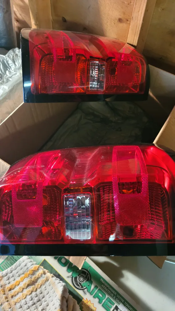 Pair of 2018 GMC Truck Tail Lights thumbnail