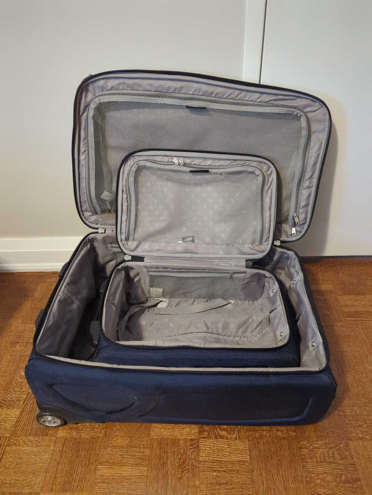 SwissGear Rolling Luggage Set - Two Suitcases 💚 - photo 3