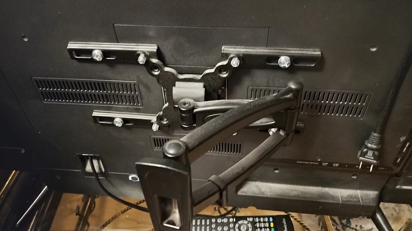 Technicolor 40 inch TV with Stand and Wall Mount image indicator(4)