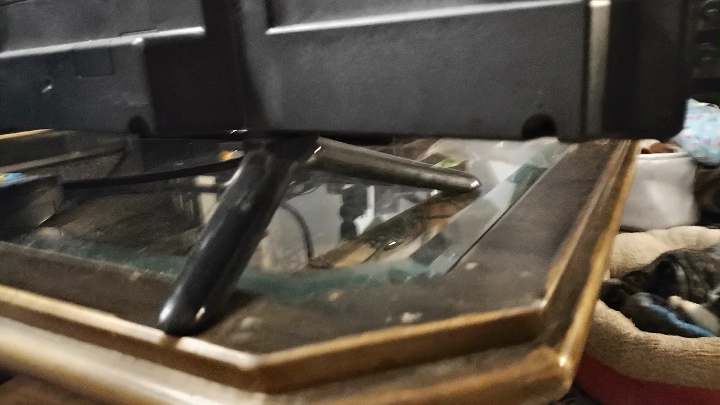 Technicolor 40 inch TV with Stand and Wall Mount image indicator(8)