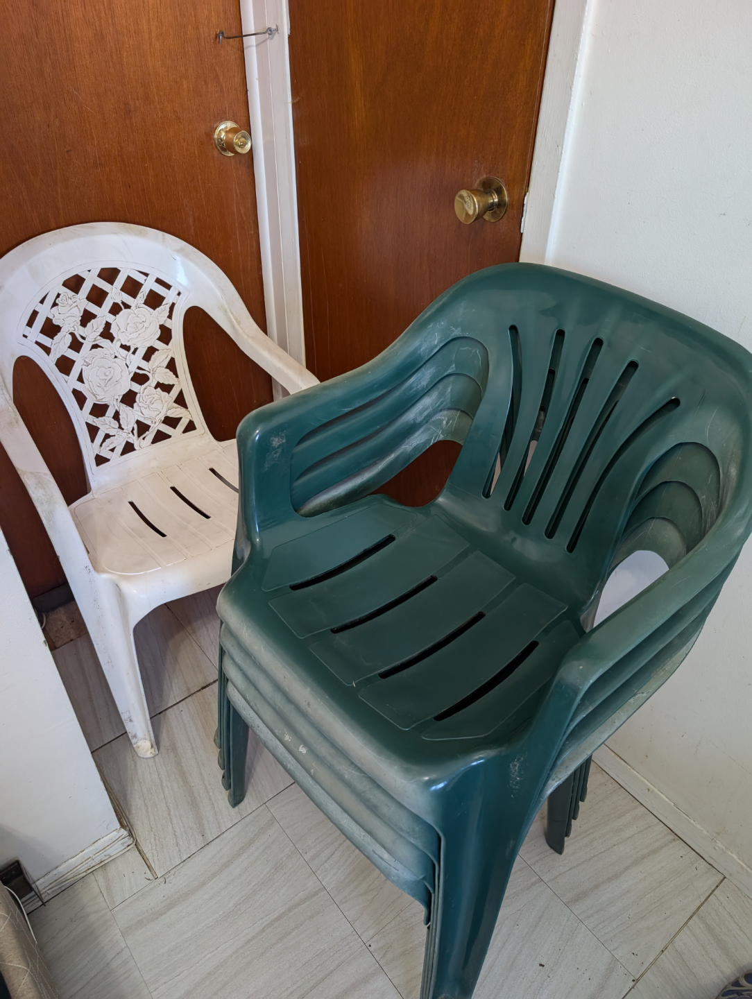5 Plastic Lawn Chairs - 1 White and 4 Green
