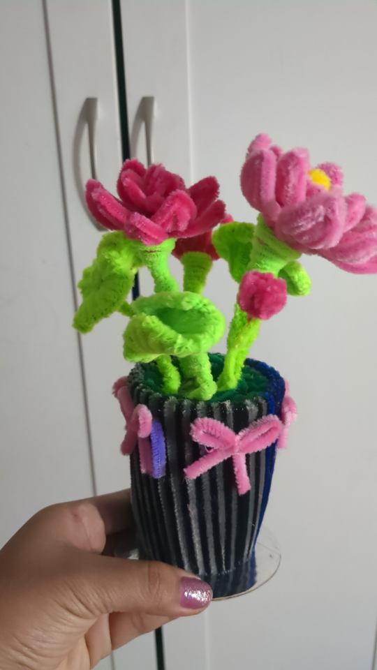 Handmade Pipe Cleaner Flower Arrangement - photo 2