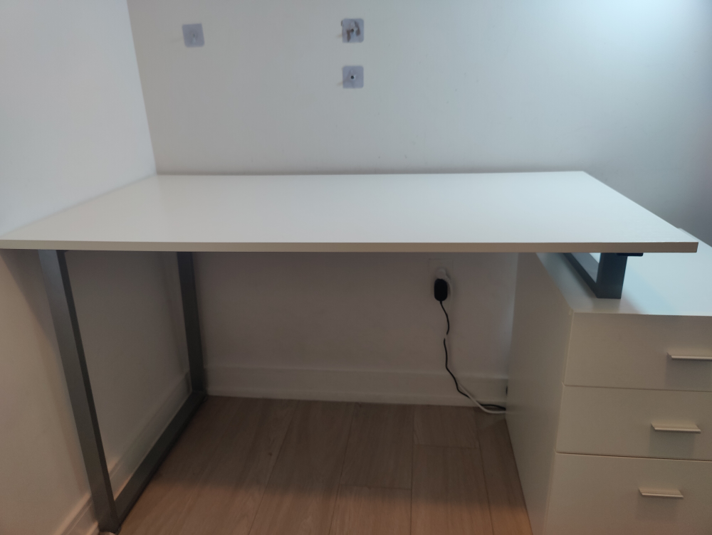 Modern Office Desk with Storage – Great for Home Office