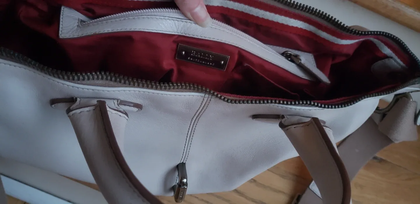 Vintage Bally Cream Leather 2-Way Bag image indicator(8)