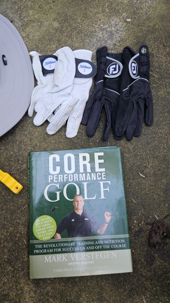 Titleist Golf Bag, Gloves, Hat & Book Bundle - photo 2