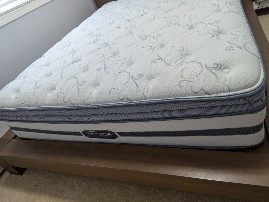 Beautyrest Recharge Queen Mattress - Rarely Used - photo 3
