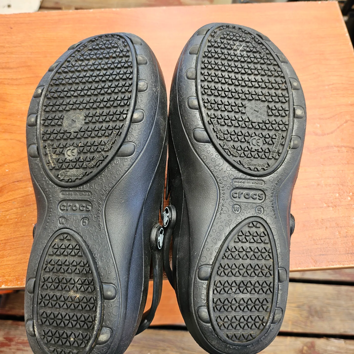 Women's Crocs Classic Clogs Size 6 image indicator(3)