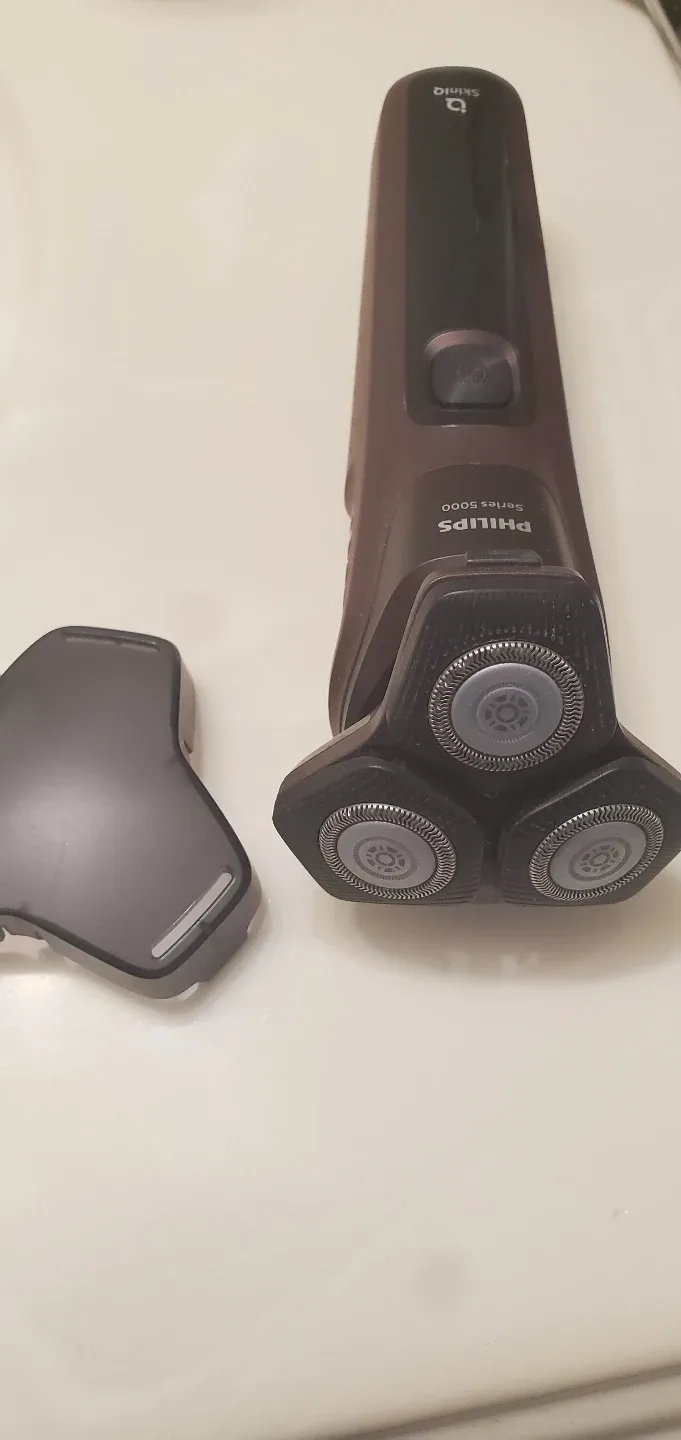 Philips Series 5000 Shaver with SkinIQ Technology image indicator(3)