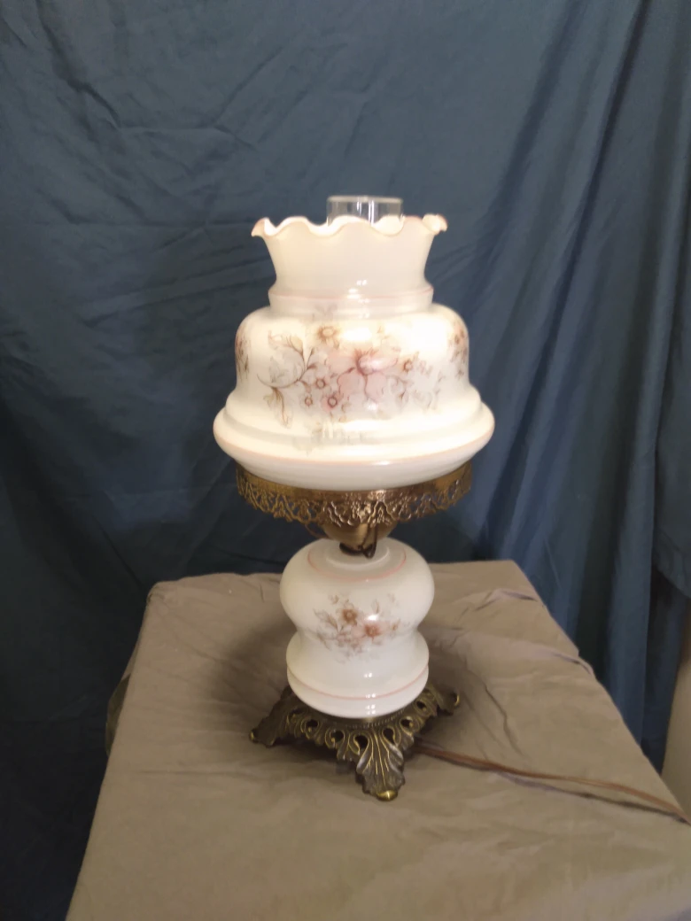 Vintage Floral Table Lamp