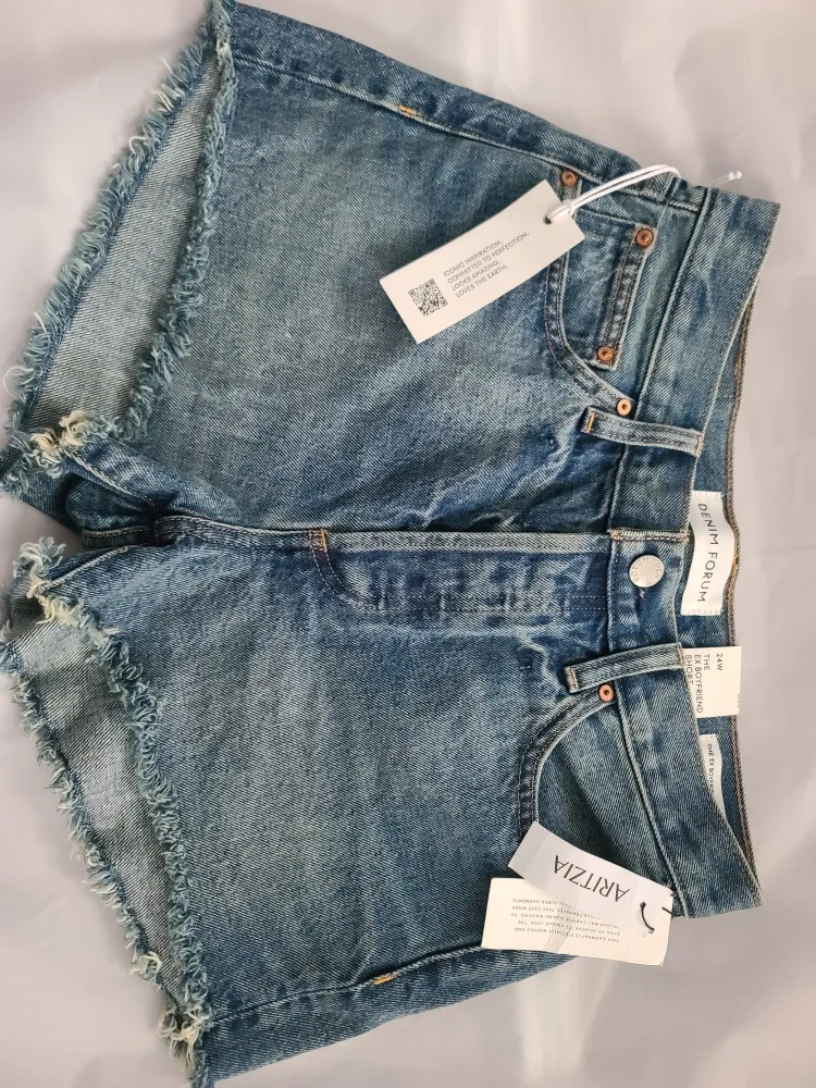 Aritizia Denim Forum Shorts thumbnail
