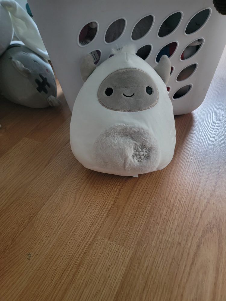 Squishmallow 8" Yeti Plush