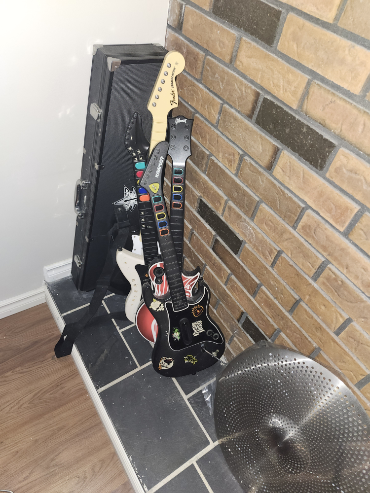Guitar Hero & Rock Band Wireless Instruments Bundle - photo 2