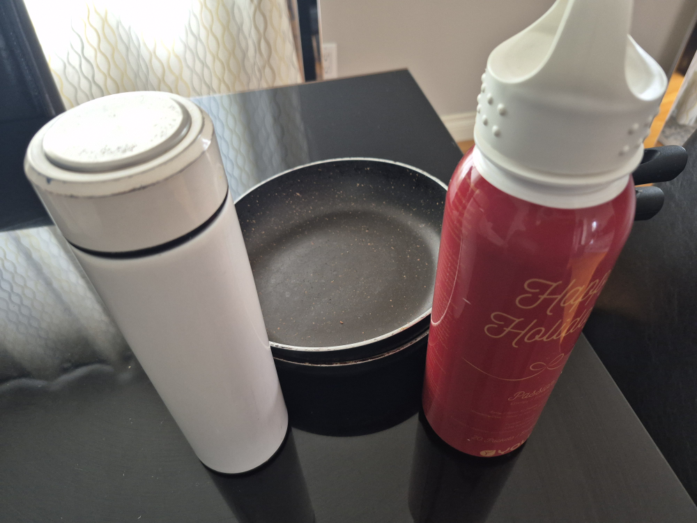 White thermos, red water bottle, and small frying pan💚🥕