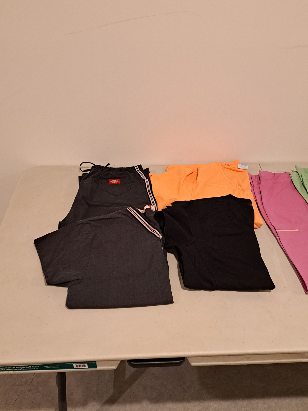 Ladies medium scrubs - photo 2