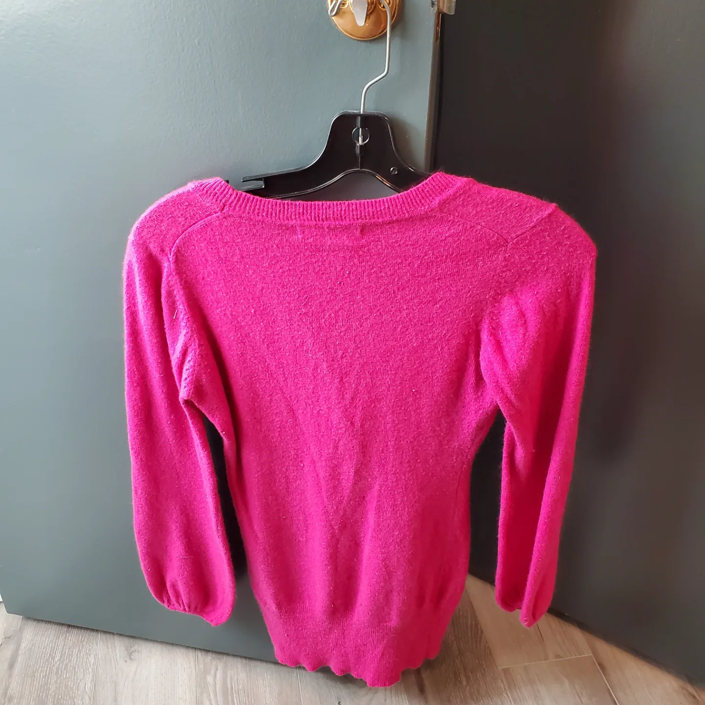 BCBGMAXAZRIA Pink V-Neck Sweater 💚 image indicator(3)