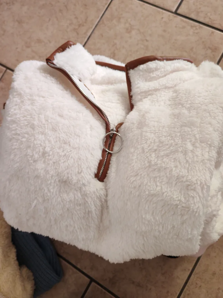 12 Bundles Outwear (Jacket, Cardigan, Sweaters, Blazer etc) image indicator(4)