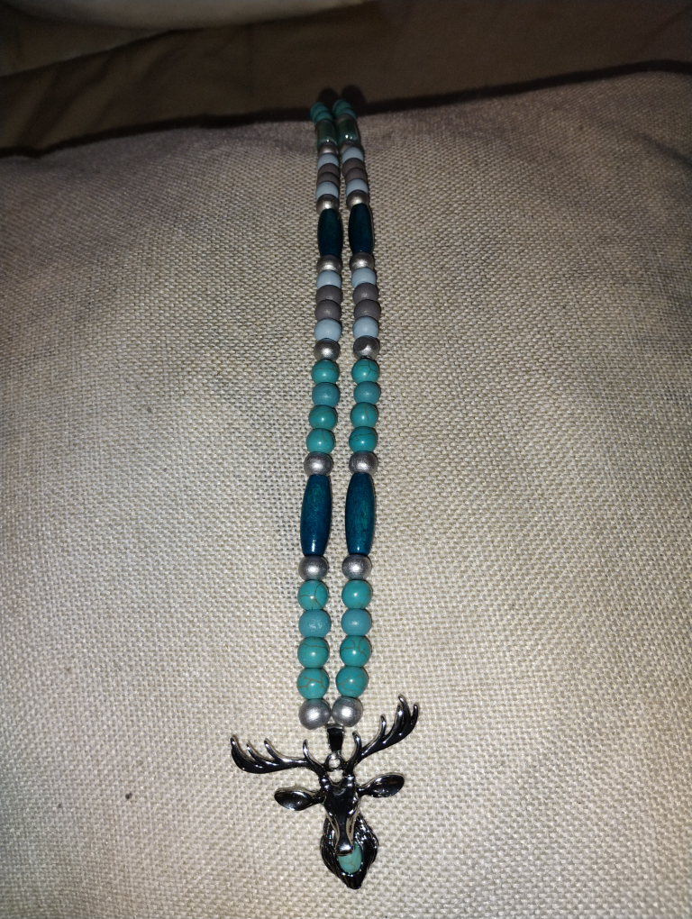 Beaded necklace with deer pendant - photo 4