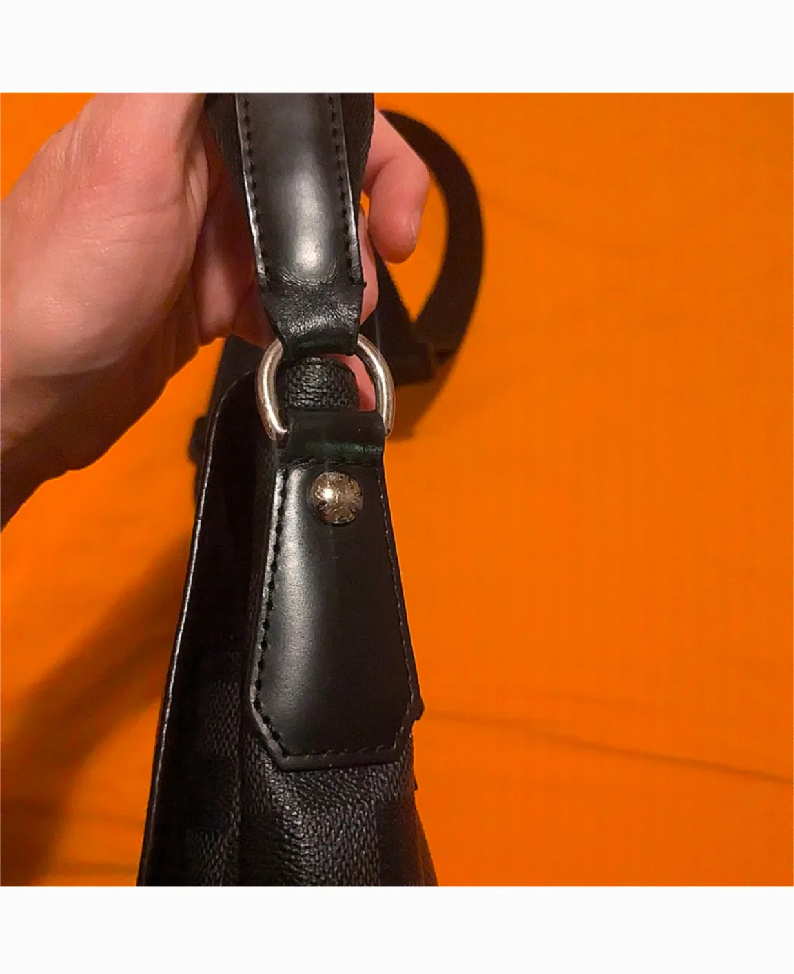 Louis Vuitton Damier Graphite Messenger Bag image indicator(2)