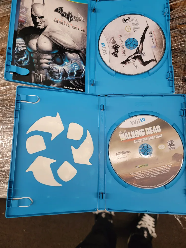 Lot of 11 Wii and Wii U Games image indicator(2)